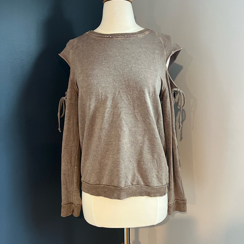 Project Social T Los Angeles Cold Shoulder Lace-Up Sleeve Top – Small